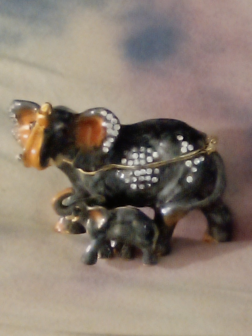 Elephant Mom & Baby  With Rhinestone  Tiny Tricket Box- Black and Gold